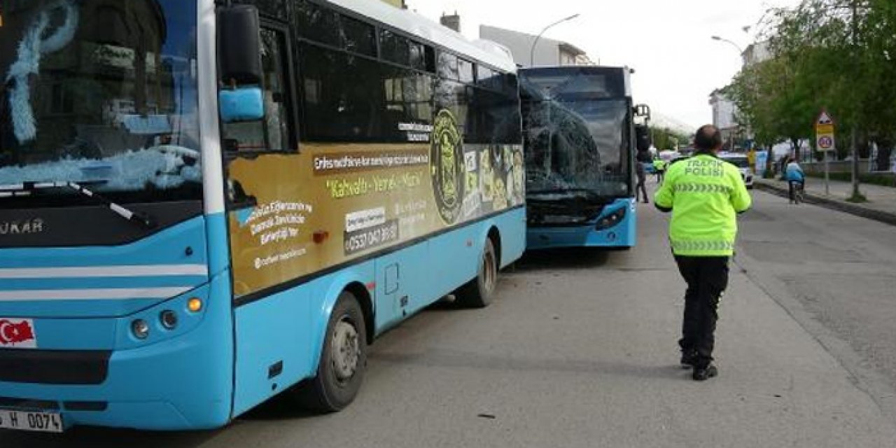 Yolcu taşıyan iki otobüs çarpıştı