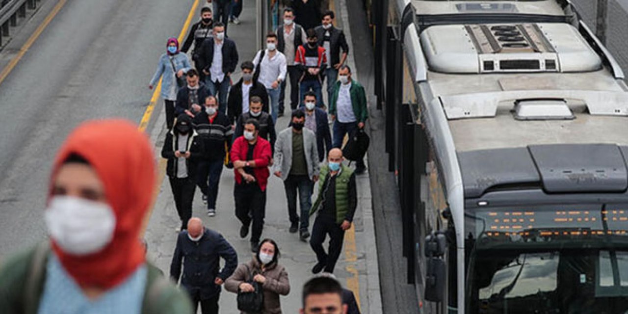 Metrobüs kullanan kadınlar tedirgin