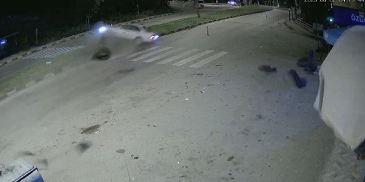 Bartın’da otomobil refüje çarptı: 2 yaralı