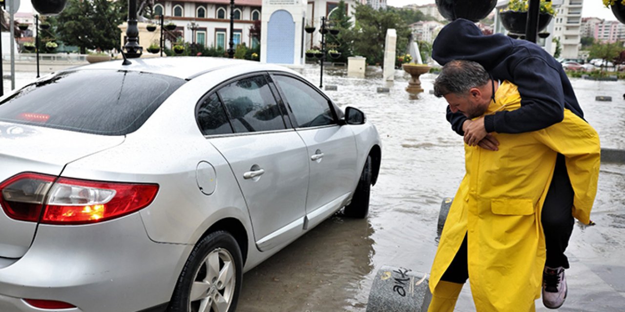 Keçiören Belediyesi sel mağdurlarına araçlarını seferber etti
