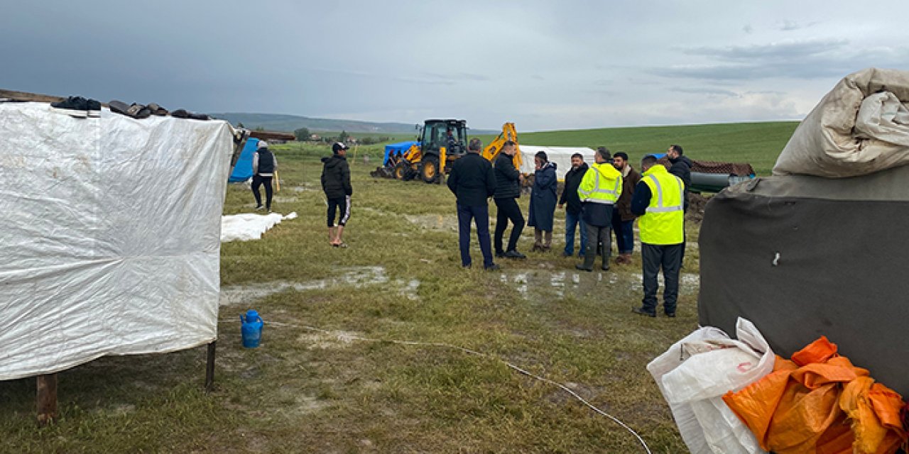 Çubuk'ta çadırlarını su bastı: Yurda taşındılar