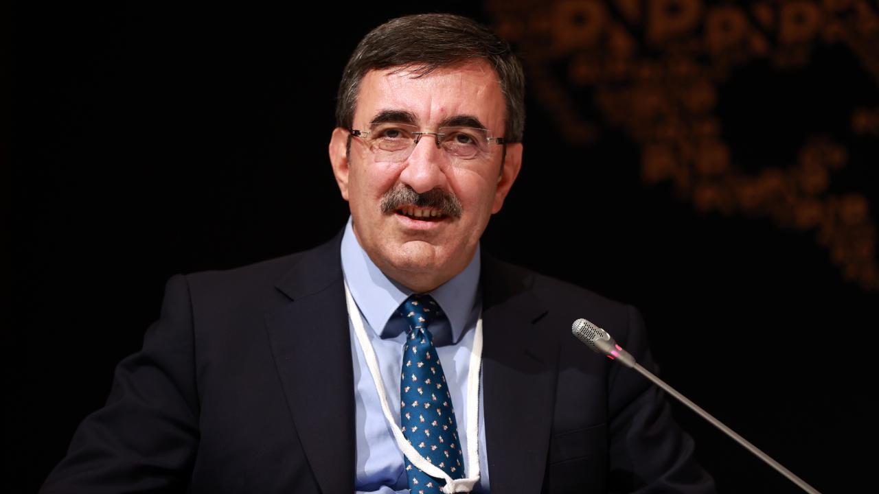 Cevdet Yılmaz evli mi? Cevdet Yılmaz'ın kaç çocuğu var? Cevdet Yılmaz hangi görevlerde bulundu? Cevdet Yılmaz nereli?