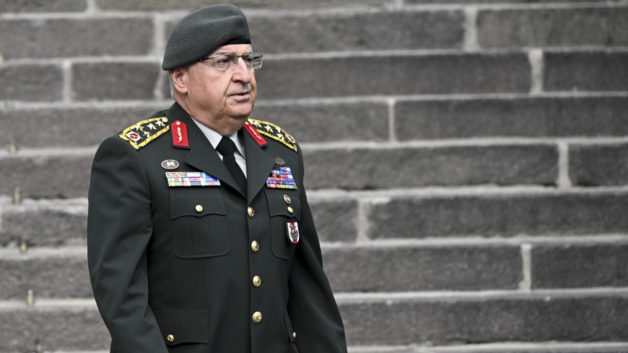 Yaşar Güler evli mi? Yaşar Güler’in eşi kim? Yaşar Güler’in kaç çocuğu var? Yaşar Güler hangi görevlerde bulundu?