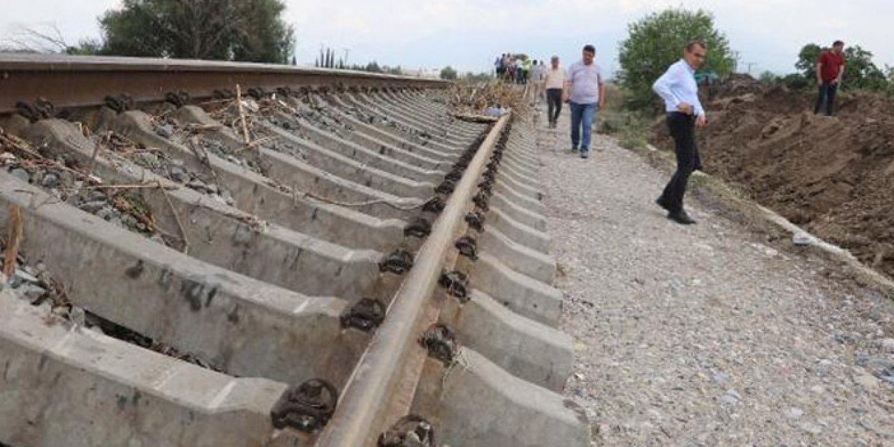 Vatandaşlar treni durdurarak faciayı engelledi