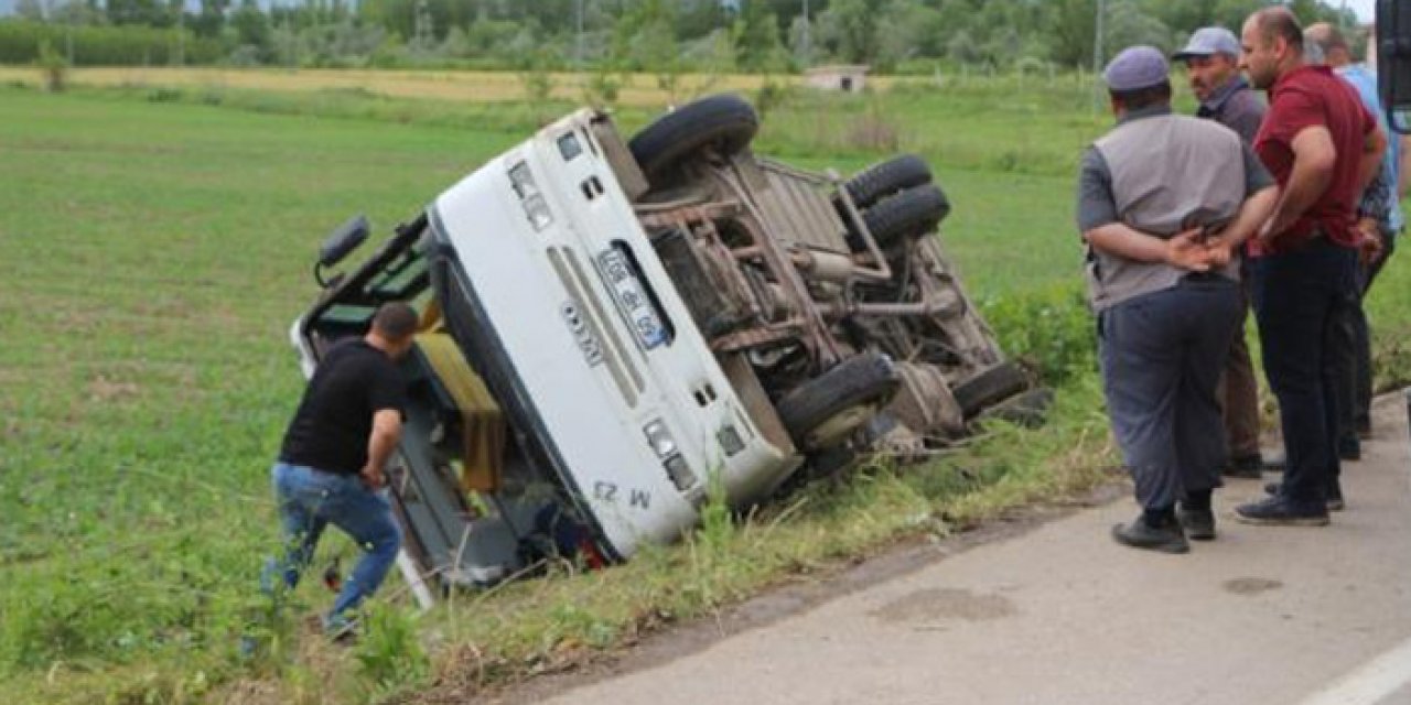Tokat'ta devrilen minibüsteki 14 kişi hafif yaralandı