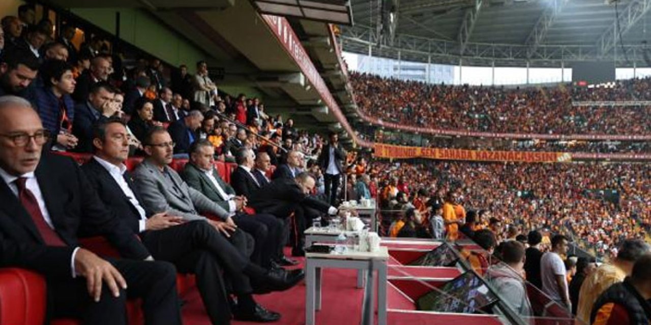 Galatasaray - Fenerbahçe maçında ilk yarı sonucu 1 - 0