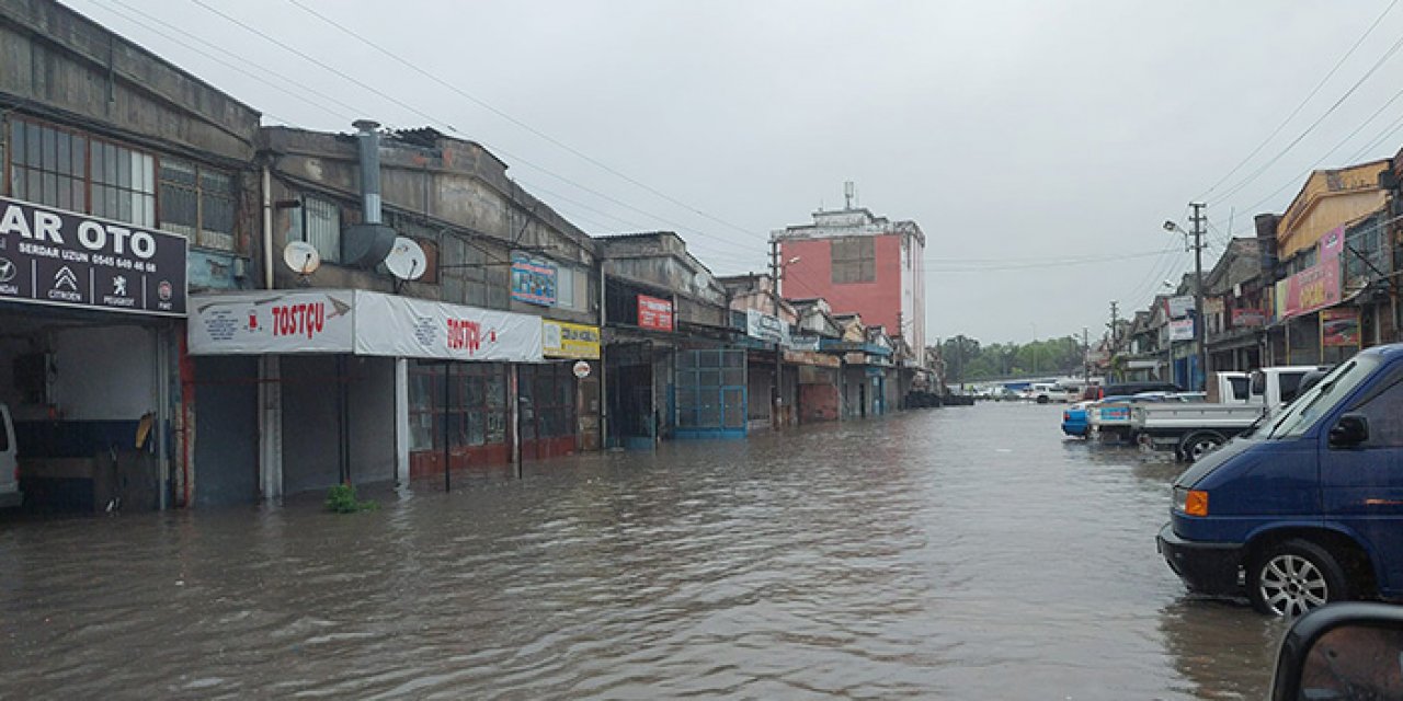 Samsun sular altında kaldı: 1 ilçesinde eğitime ara verildi