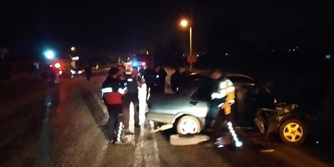 Burdur’da otomobiller kafa kafaya girdi: 1 ölü 4 yaralı