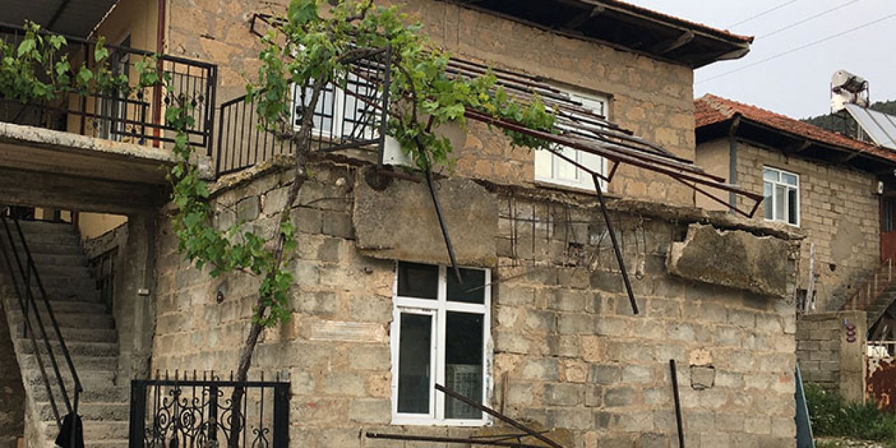 Düğün izlemek isterken damdan düştüler