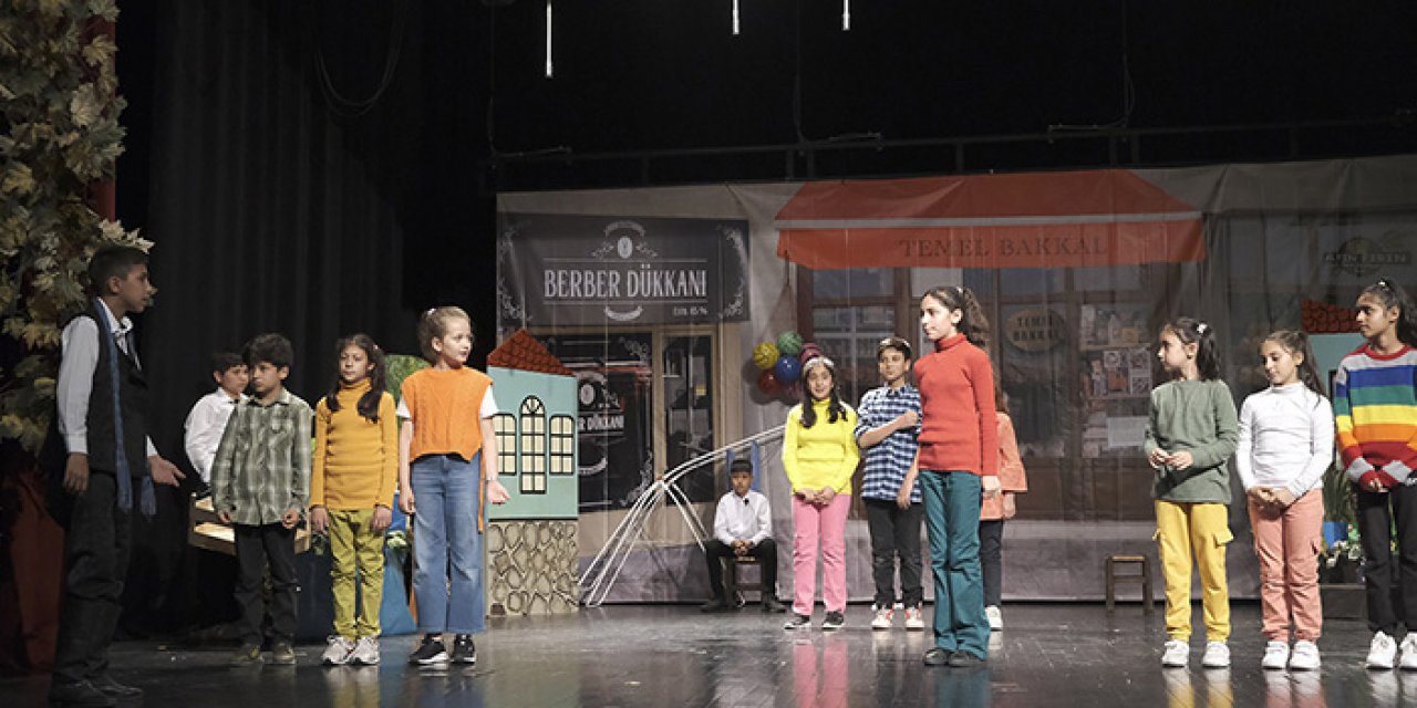 Altındağ Belediyesi’nde gençler tiyatro sahnesinde
