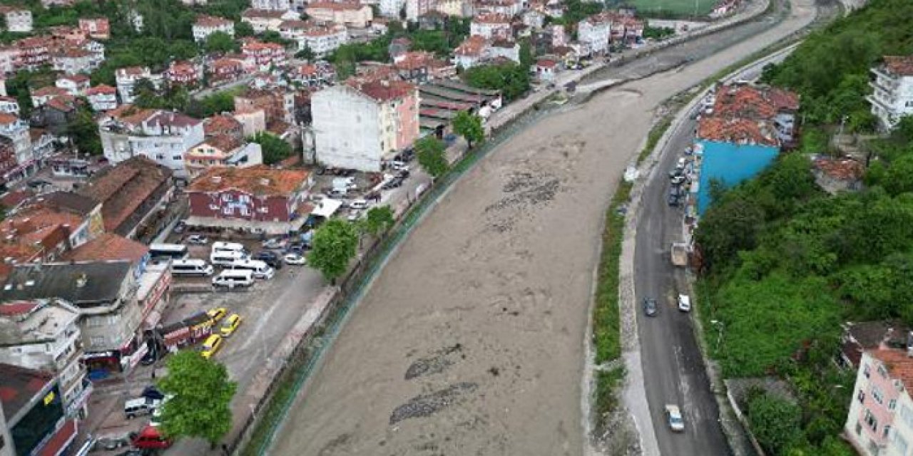 Kastamonu'da Söke Çayı taştı: Ev ve iş yerlerini su bastı