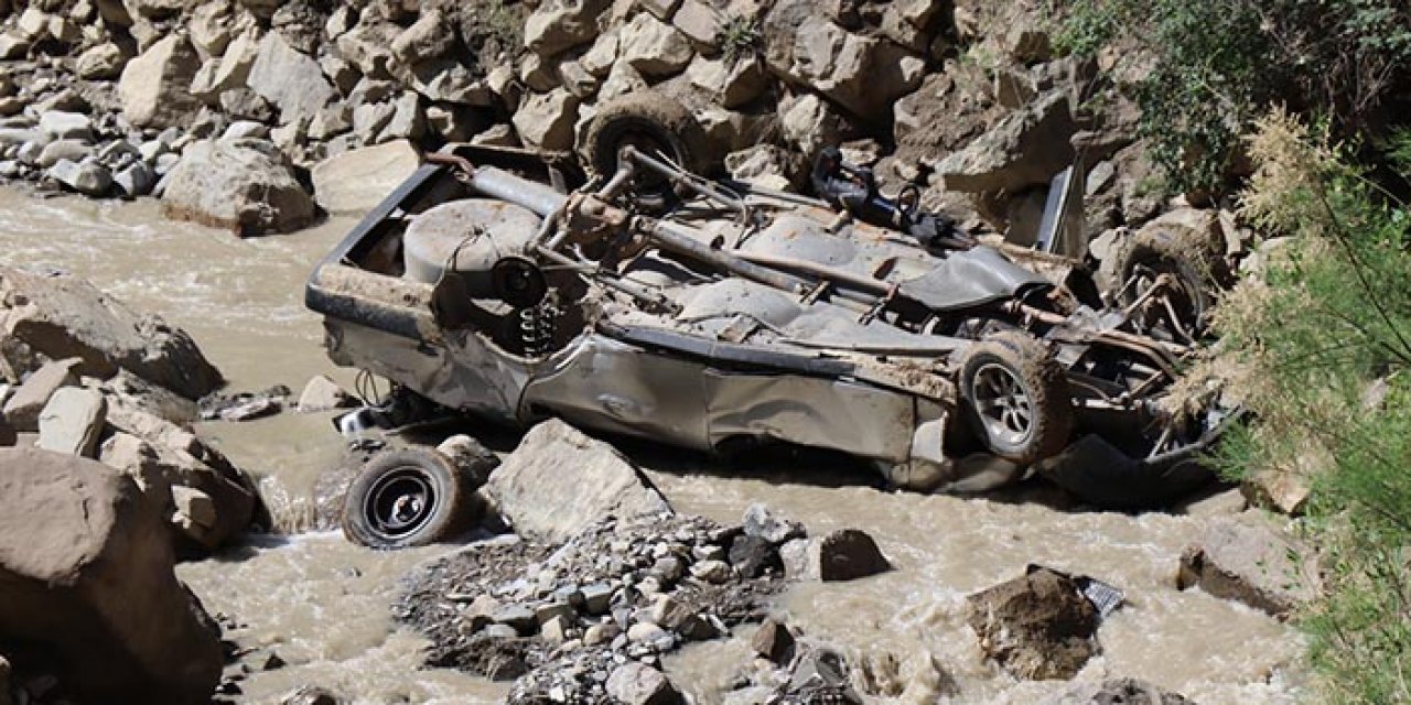 Erzurum'da otomobil dereye uçtu: 1 ölü 1 yaralı