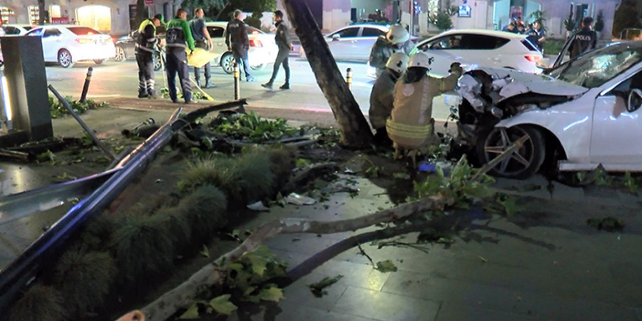 Kontrolden çıkan otomobil direğe çarptı: Sürücü yaralandı