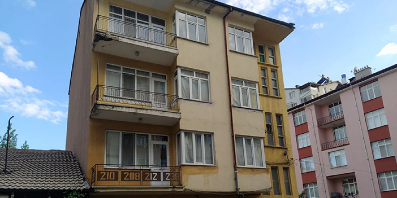 Balkondan düşen genç yaralandı