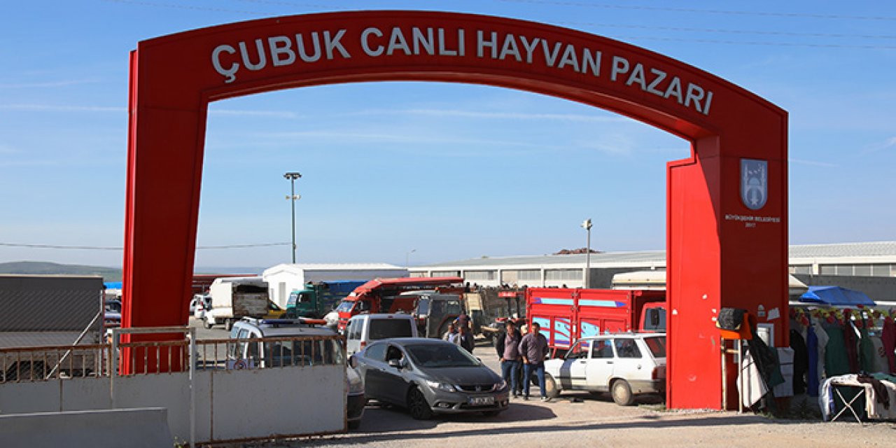 Çubuk’ta kurulan kurban pazarında satışlar başladı