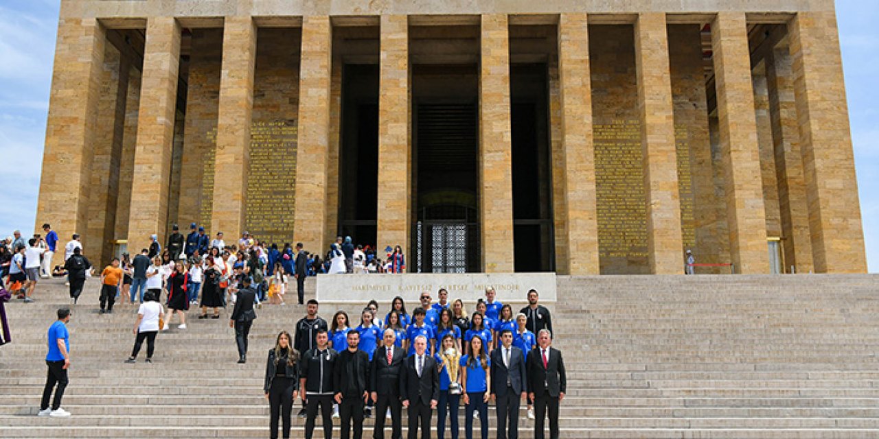 Ankara Büyükşehir Belediyesi’nde şampiyonun kupası ATA’nın huzurunda