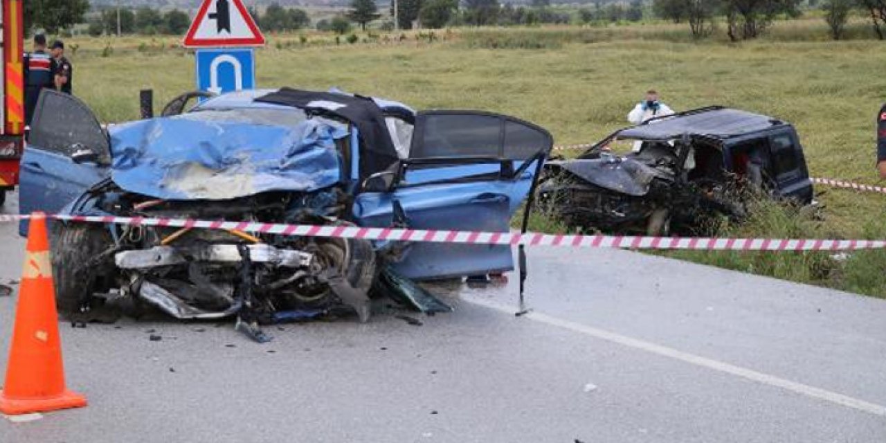 Refüjü aşıp ciple çarpıştı: 5 ölü 5 yaralı