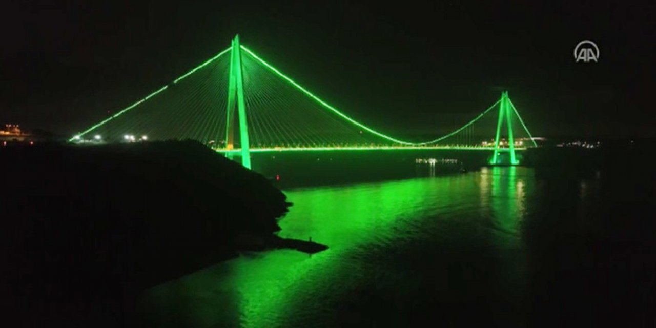 İstanbul'daki köprüler yeşil renkte aydınlatıldı