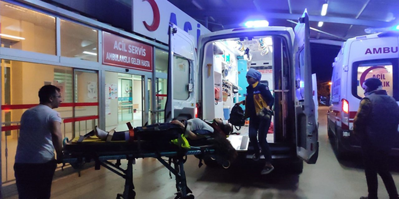 Adana'da minibüs şarampole devrildi: 7 yaralı