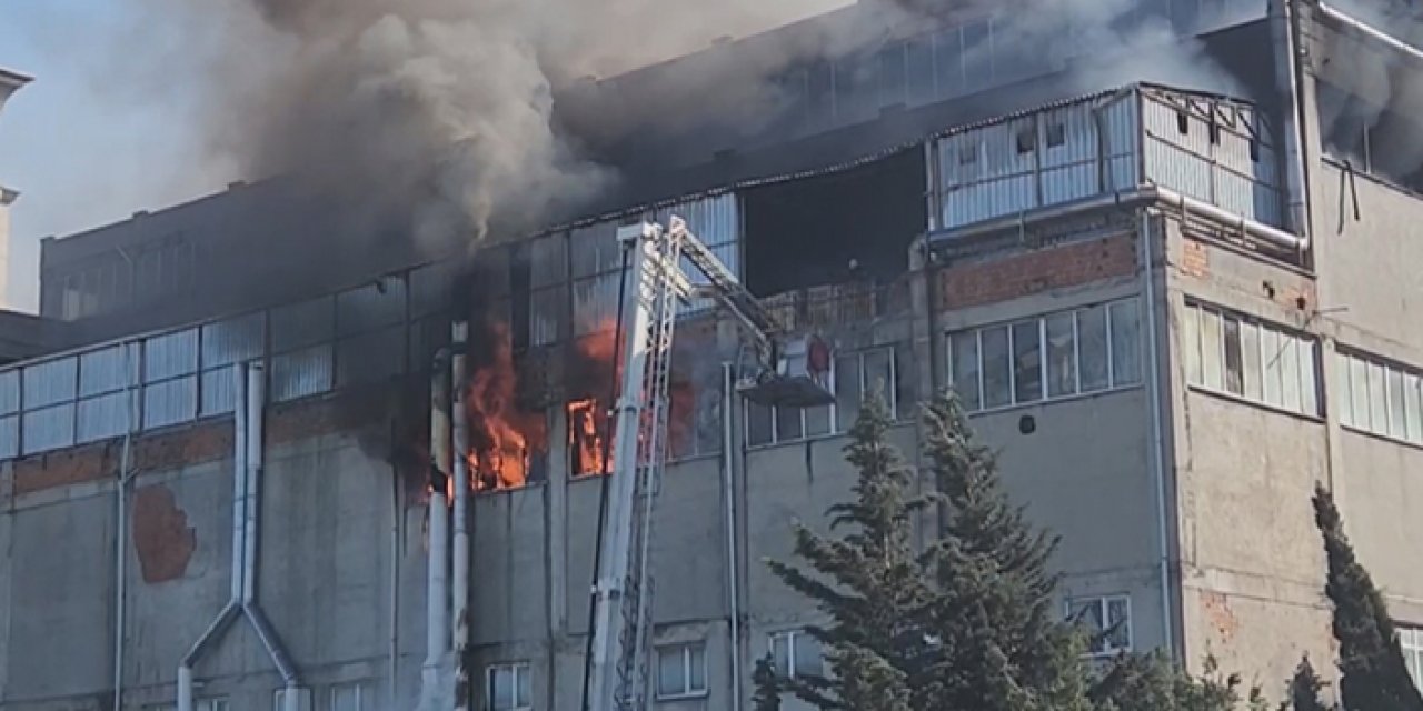 Organize Sanayi Bölgesi'nde yangın: Mahsur kalan 8 kişi kurtarıldı