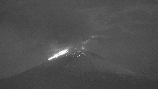 Popocatepetl Yanardağı'nda son 24  saatte 3 patlama meydana geldi