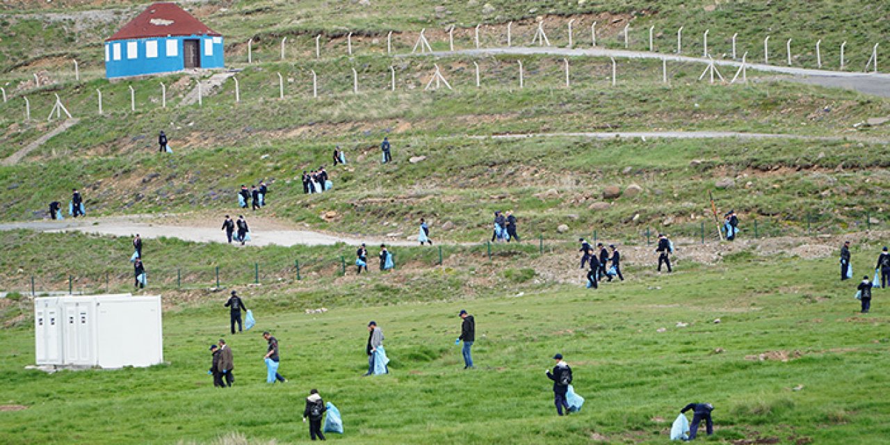 Erciyes’te 350 gönüllü 5 ton çöp topladı