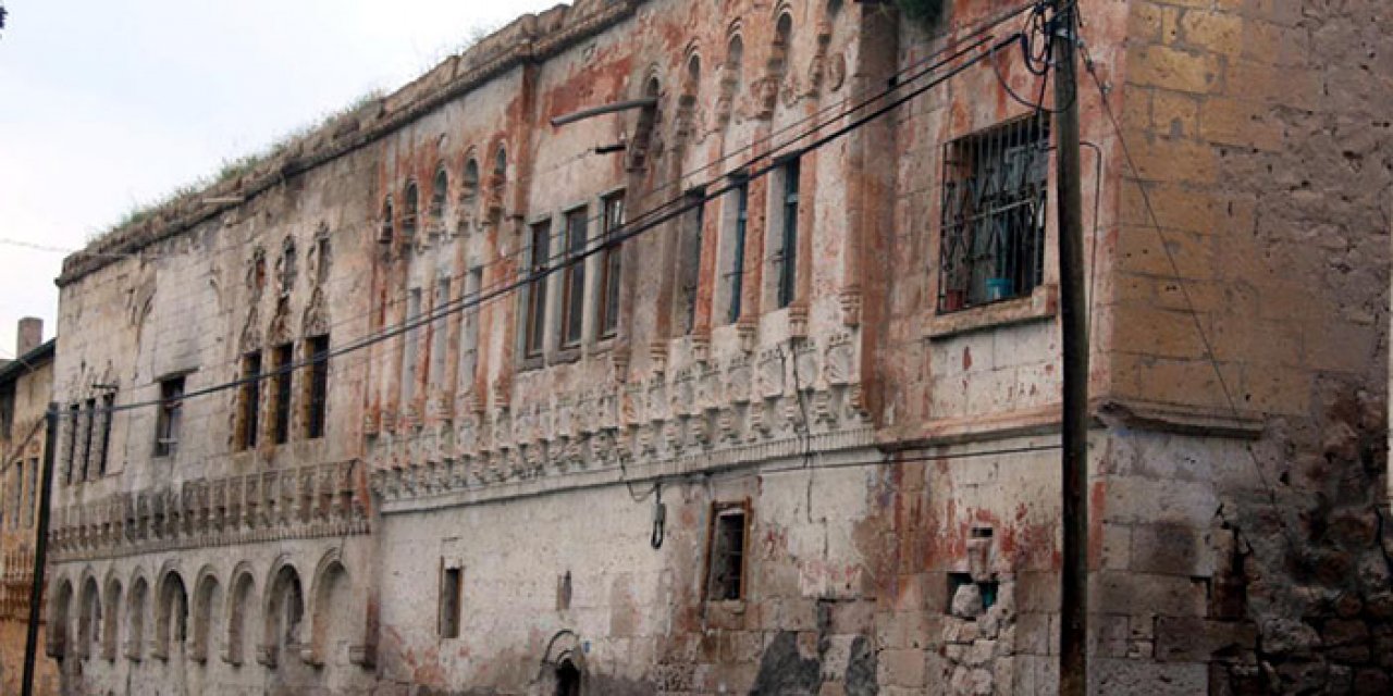 Boşaltılan afet bölgesini defineciler talan etti