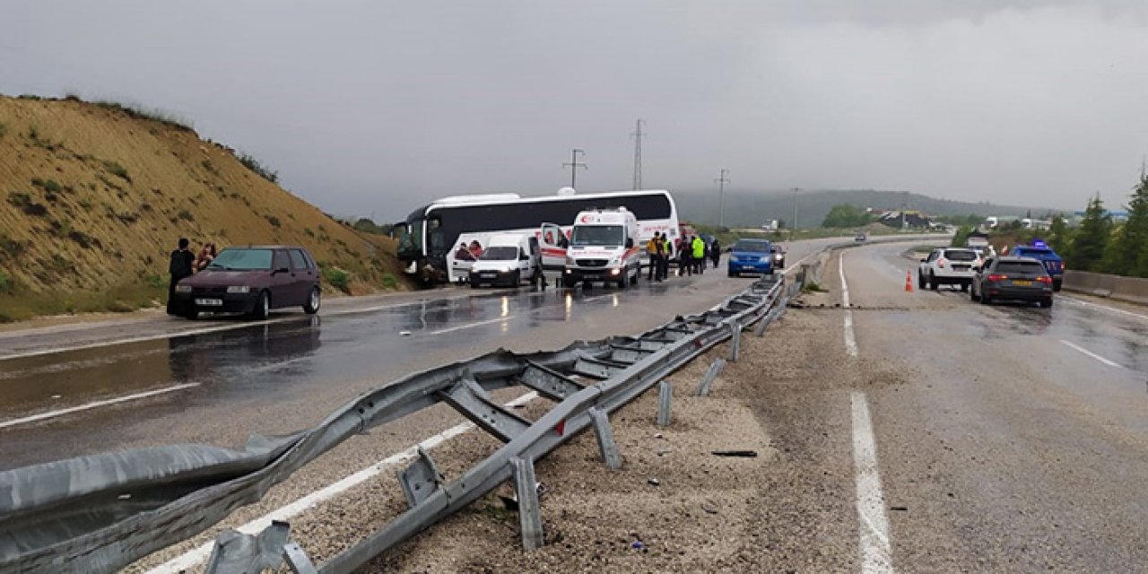 Kontrolden çıkan yolcu otobüsü şarampole düştü: 10 yaralı
