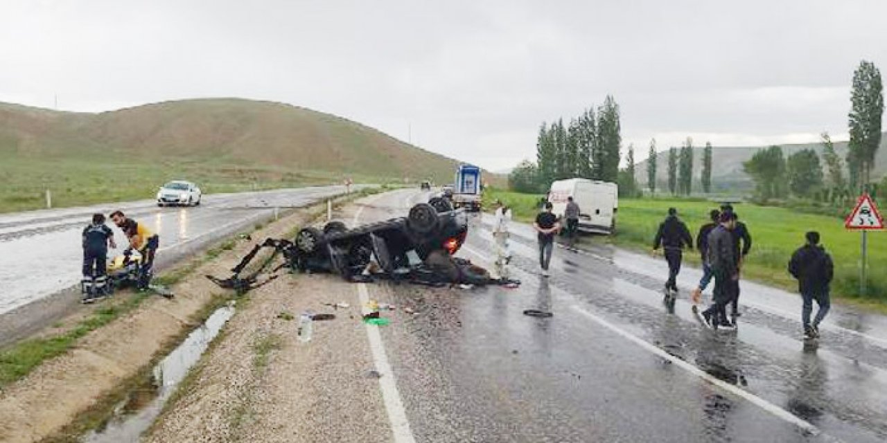 Sivas'ta feci kaza: Sürücü yaralandı nişanlısı hayatını kaybetti