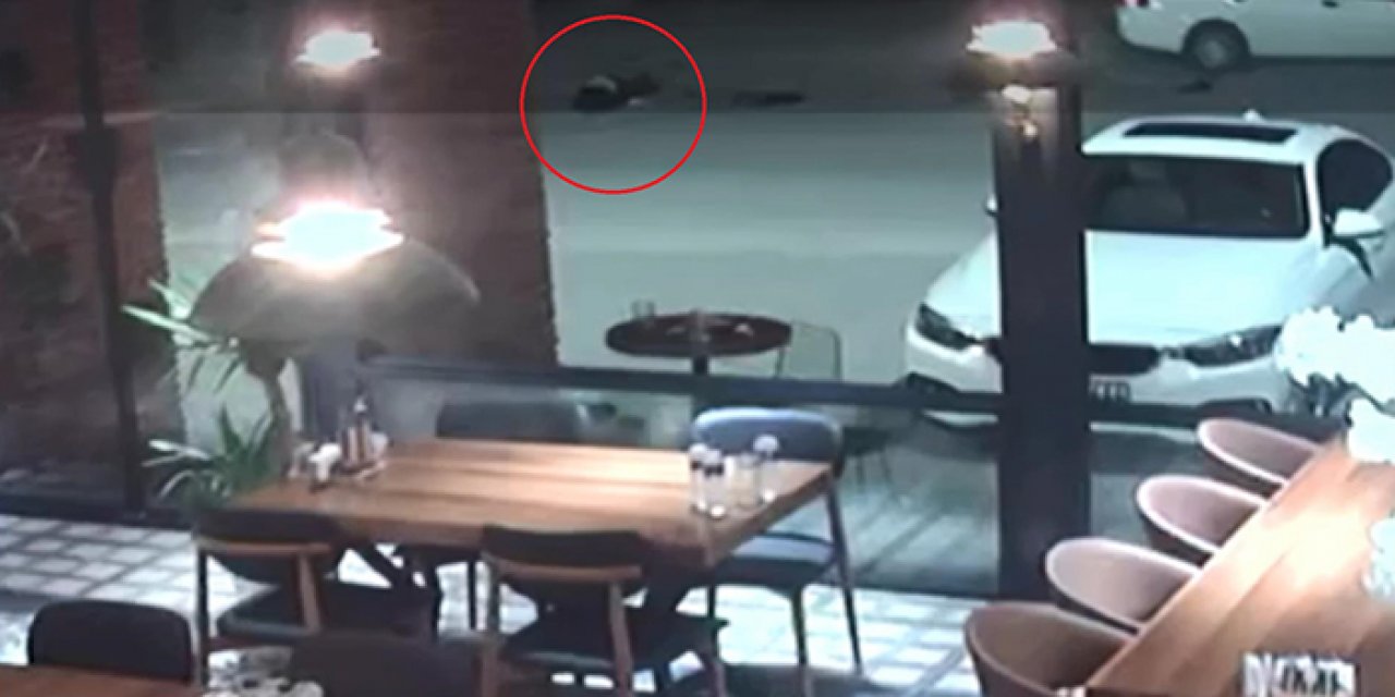 Motosikletiyle otomobilin altında kaldı