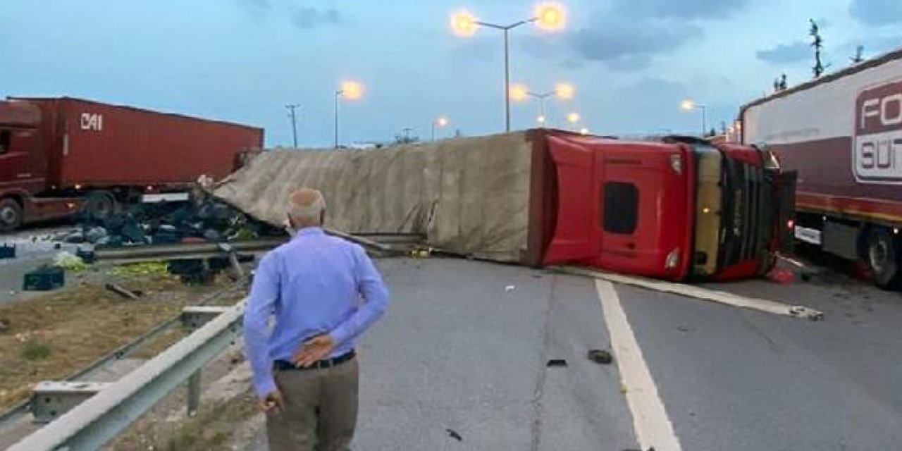 9 aracın karıştığı zincirleme kazada 4 kişi yaralandı