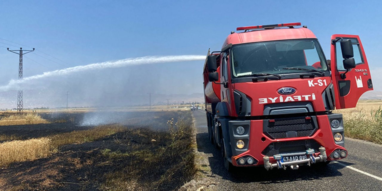 Mardin’de buğday tarlası alev alev yandı