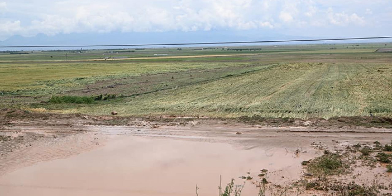 Kayseri'de sağanak tarım alanlarına zarar verdi