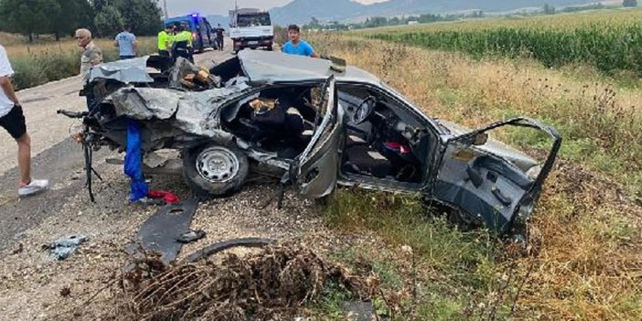 Adana'da kaza sonrası araç hurdaya döndü: 2 yaralı