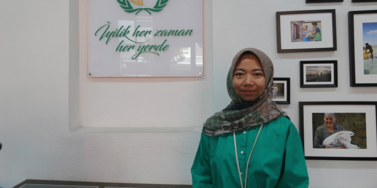 Endonezyalı öğrenci deprem bölgesi için 100 bin lira topladı