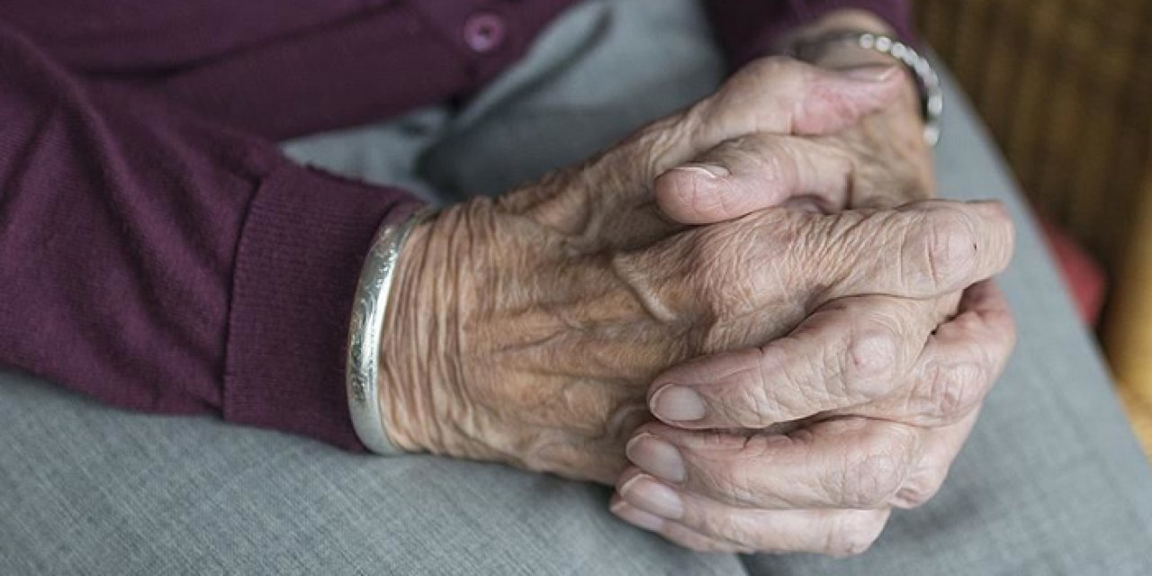 Dünyada her 2 kişiden 1'i yaşlı ayrımcılığı yapıyor