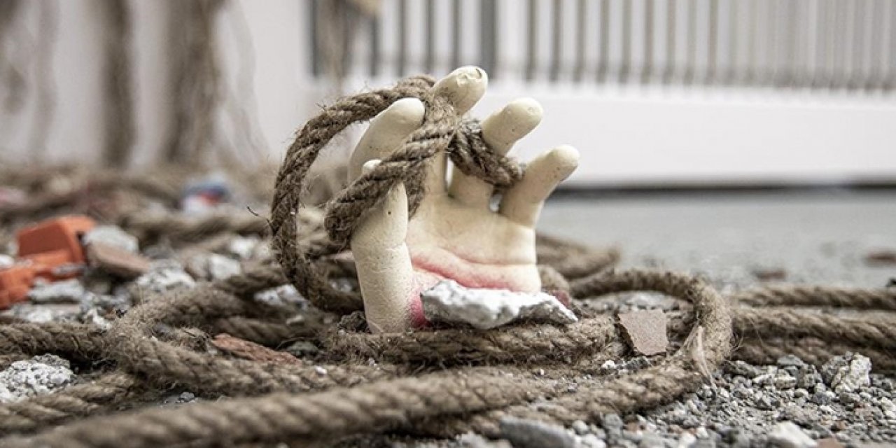 Depremde yaşadıklarını sanatla anlattı