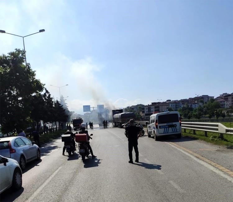 Samsun'da Kömür Yüklü Tır alev aldı