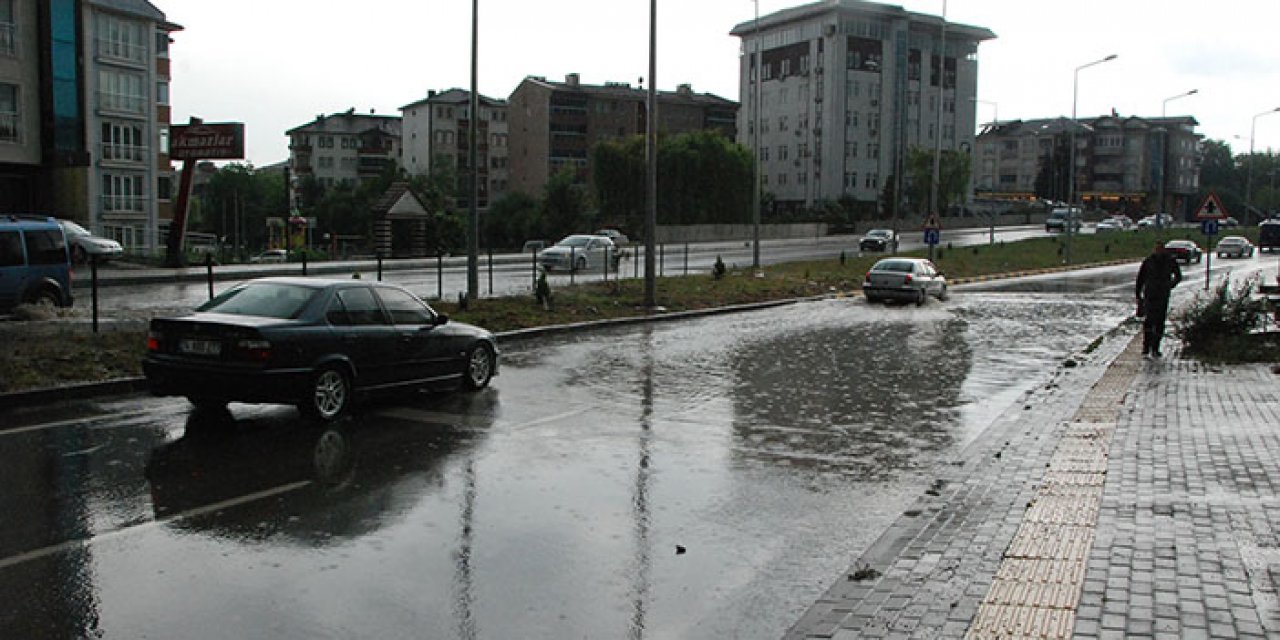 Şiddetli sağanak hayatı olumsuz etkiledi