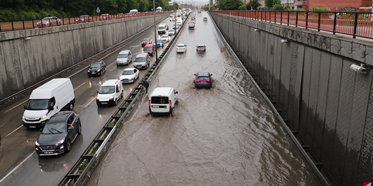 Eskişehir - Ankara çevreyolunda alt geçitleri su bastı