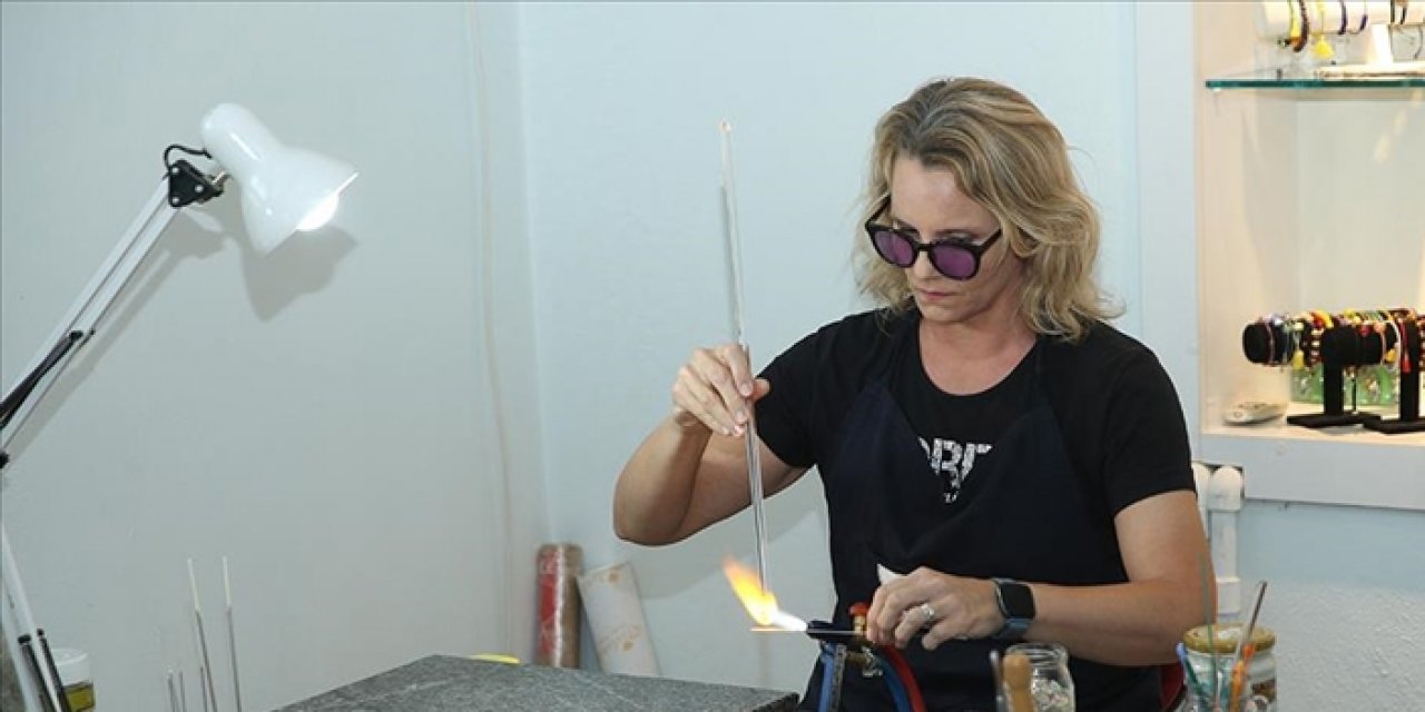 Elizabeth Kurslarla Türk kültürünü öğreniyor