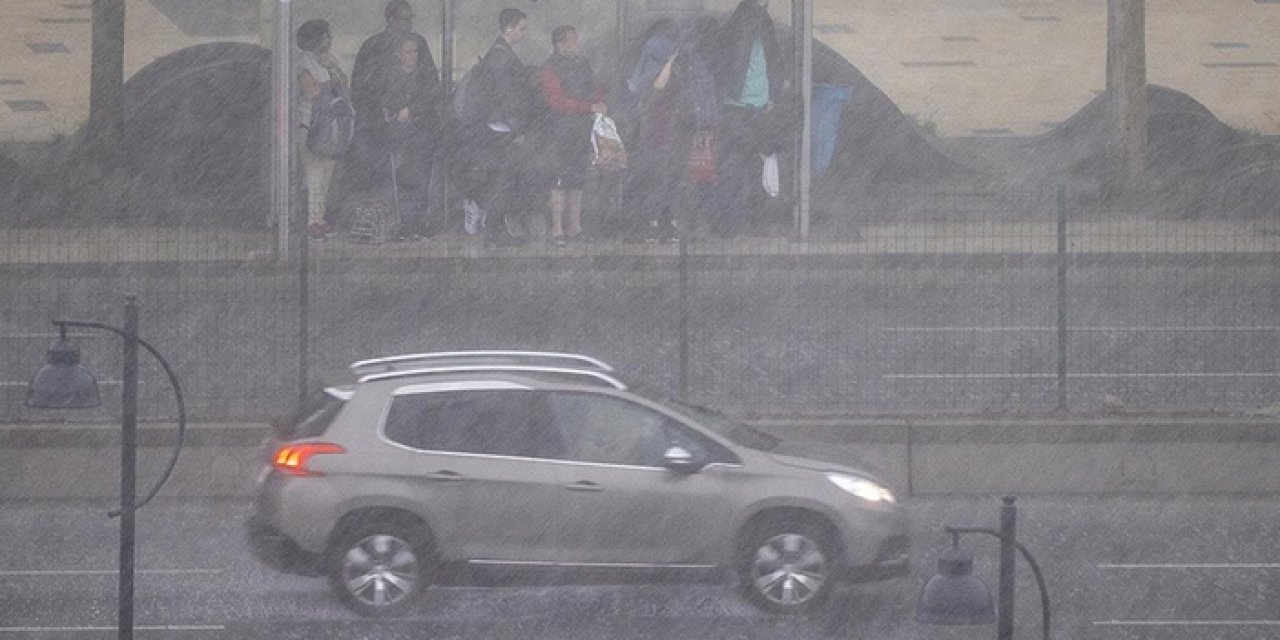 Meteoroloji'den sağanak uyarısı: Sel ve fırtınaya dikkat!