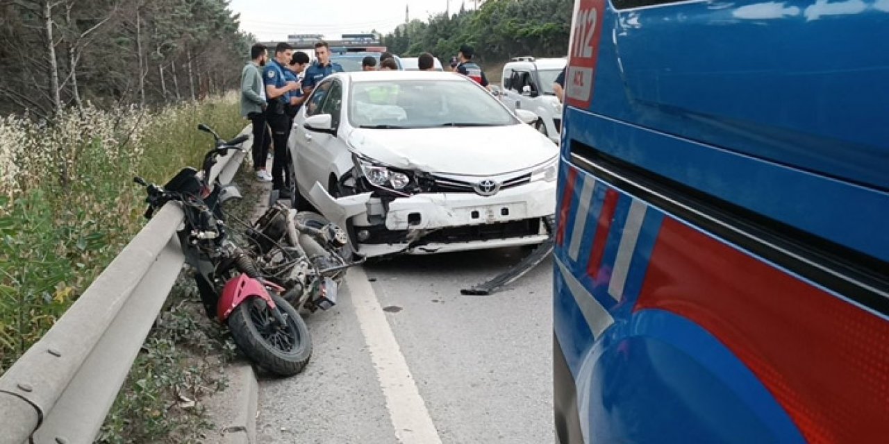 Kocaeli'de motosiklet bariyerlere çarptı: Sürücü ve artçı yaralandı