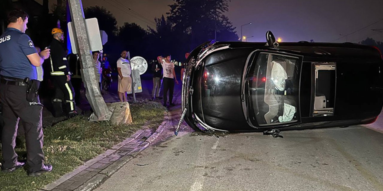 Direğe çarpıp devrilen cipteki 2 kişi yaralandı