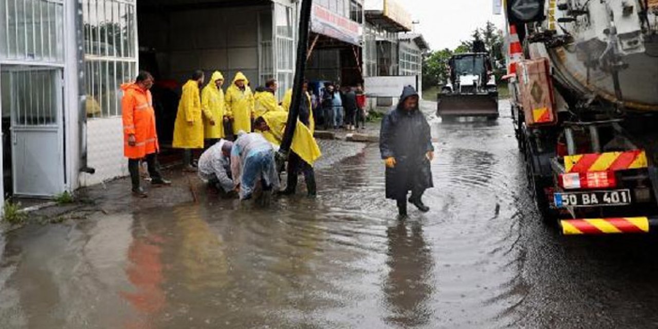 Nevşehir'de sağanak: Ev ve iş yerlerini su bastı