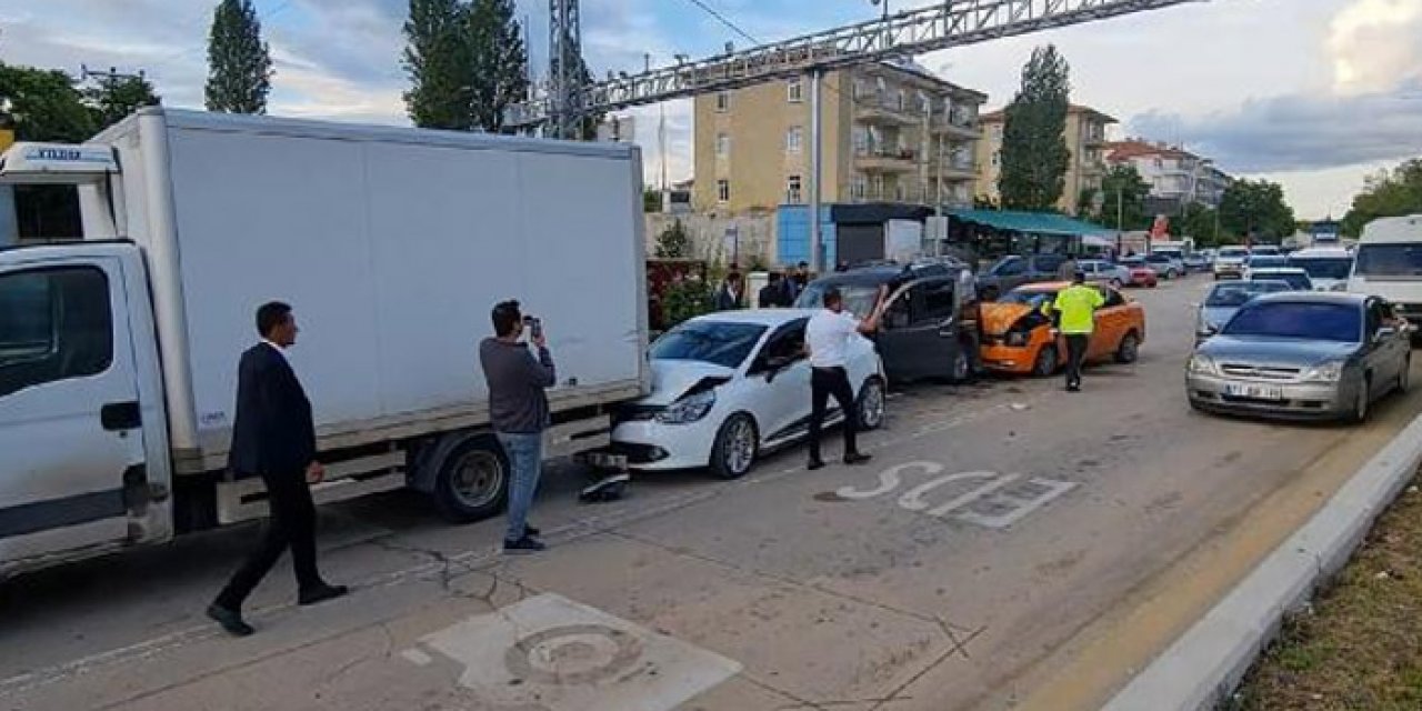 Kırıkkale’de 4 araç birbirine girdi: 2 kişi yaralandı