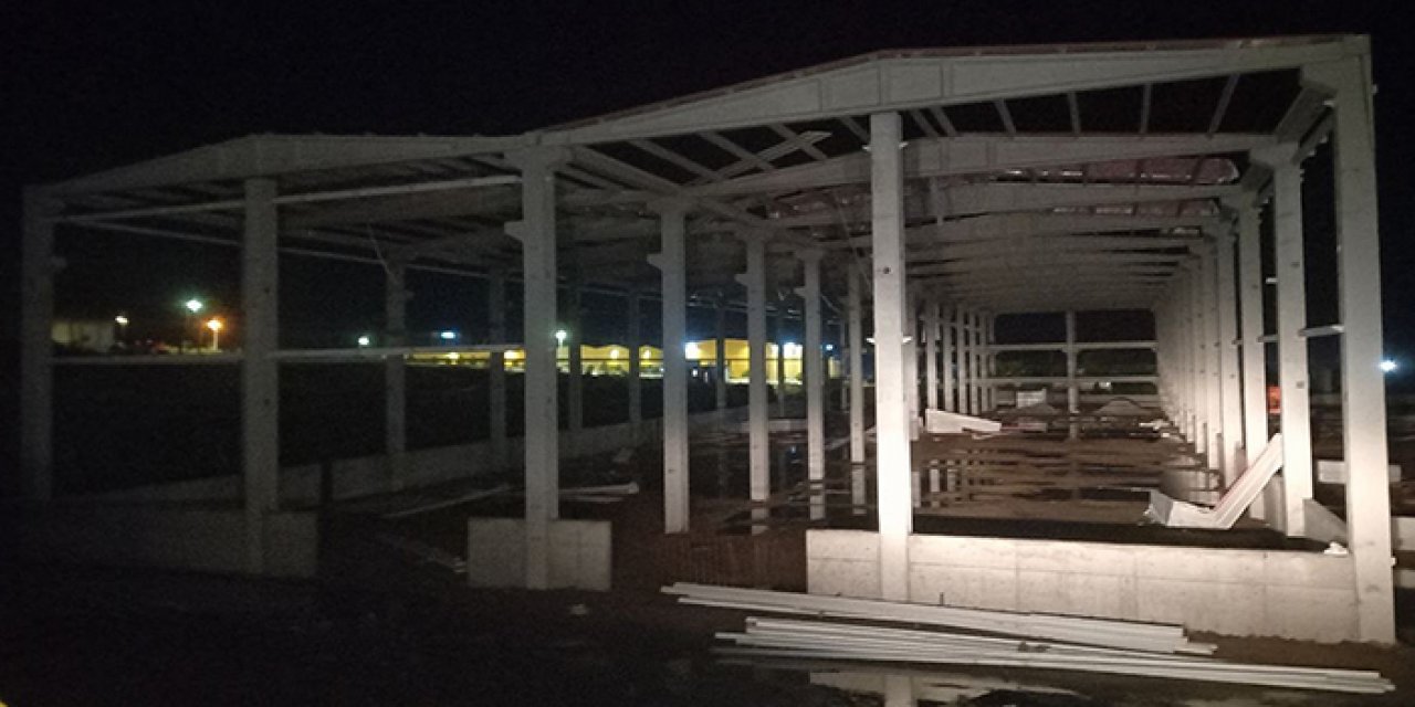 Fırtınada işçiler 12 metreden düştü: 1'i ağır 3 yaralı