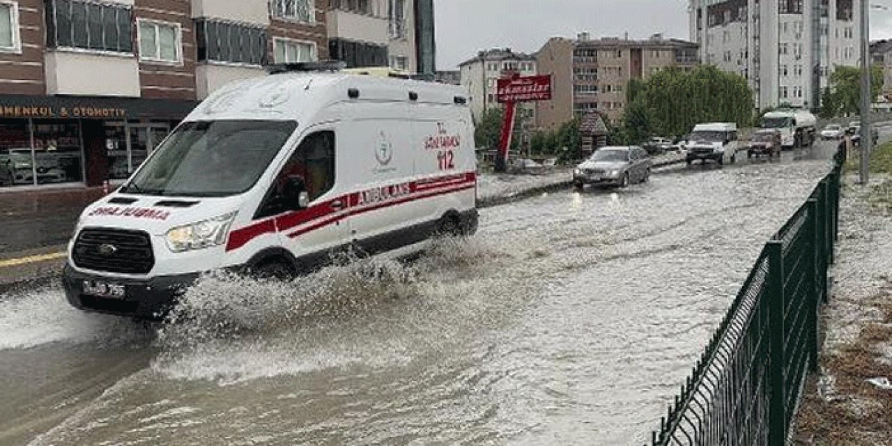 Bartın'da sağanak etkili oldu, dereler taştı