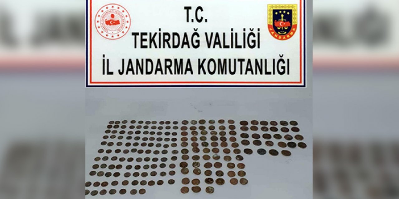 Bir eve yapılan baskında 198 sikke ele geçirildi