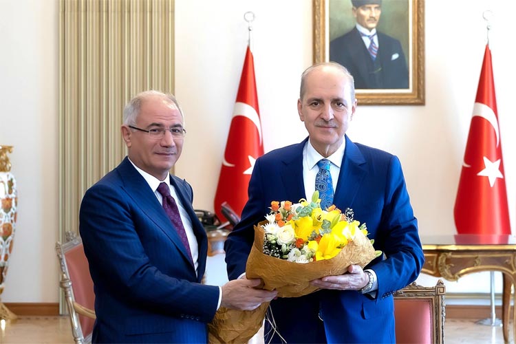 Numan Kurtulmuş Efkan Ala'ya görevi devretti